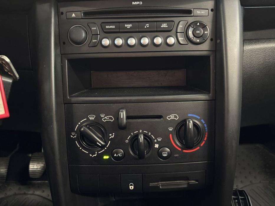 PEUGEOT 207 2009