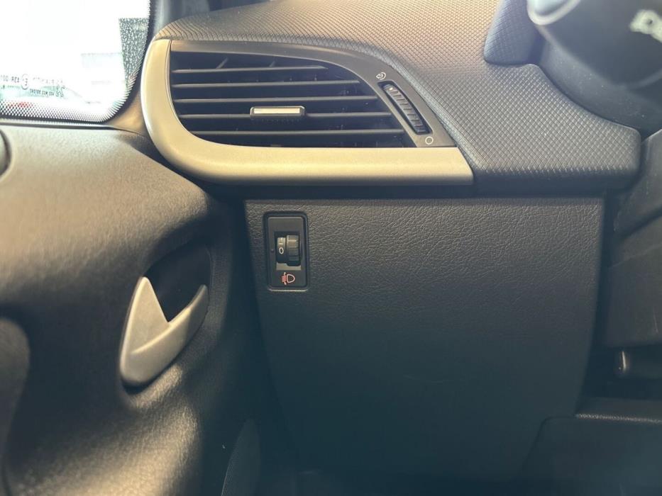 PEUGEOT 207 2009