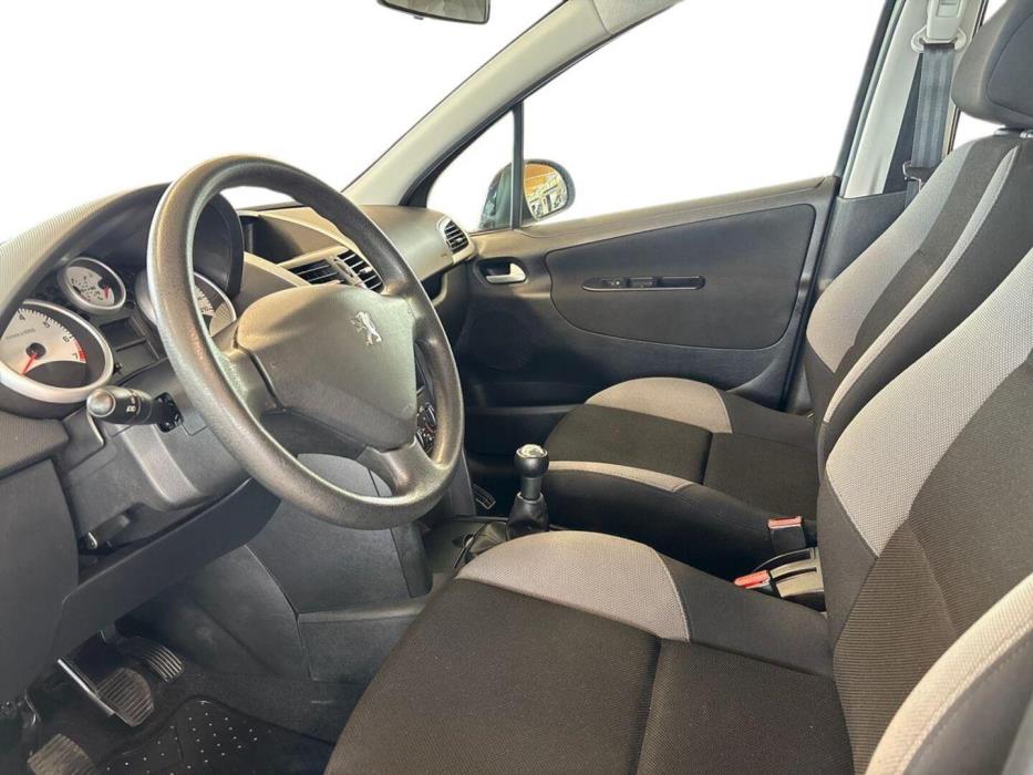 PEUGEOT 207 2009