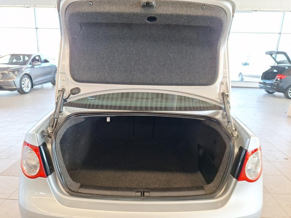 VOLKSWAGEN Jetta 2009