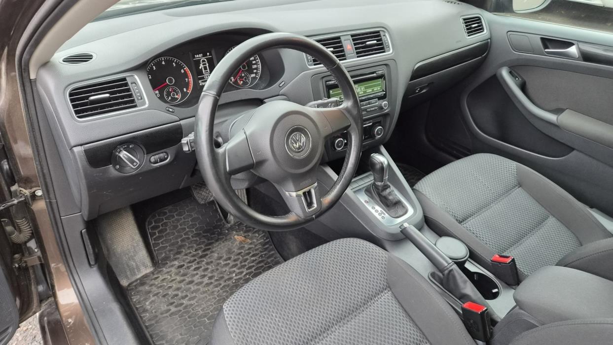 VOLKSWAGEN Jetta 2011