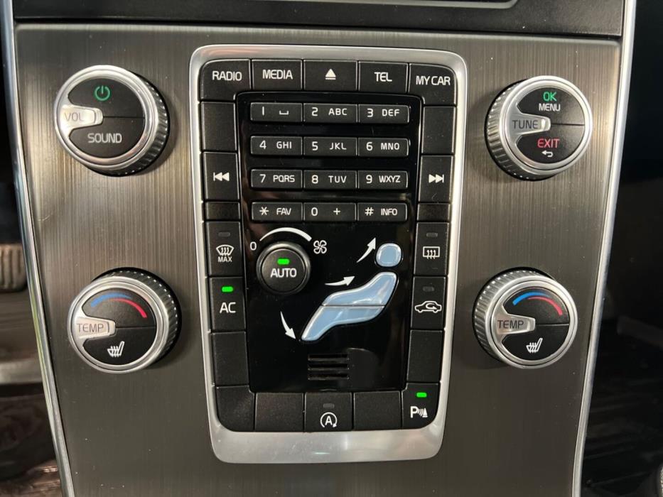 VOLVO V60 2015