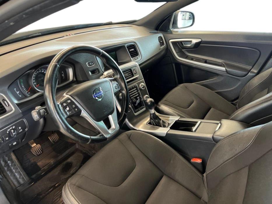 VOLVO V60 2015