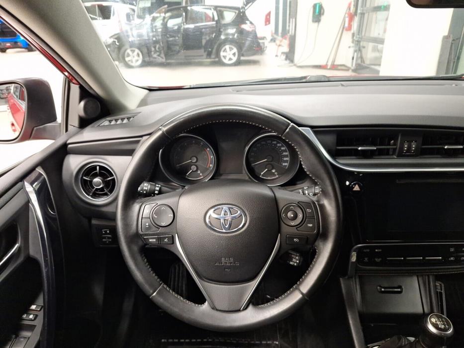 TOYOTA Auris 2016