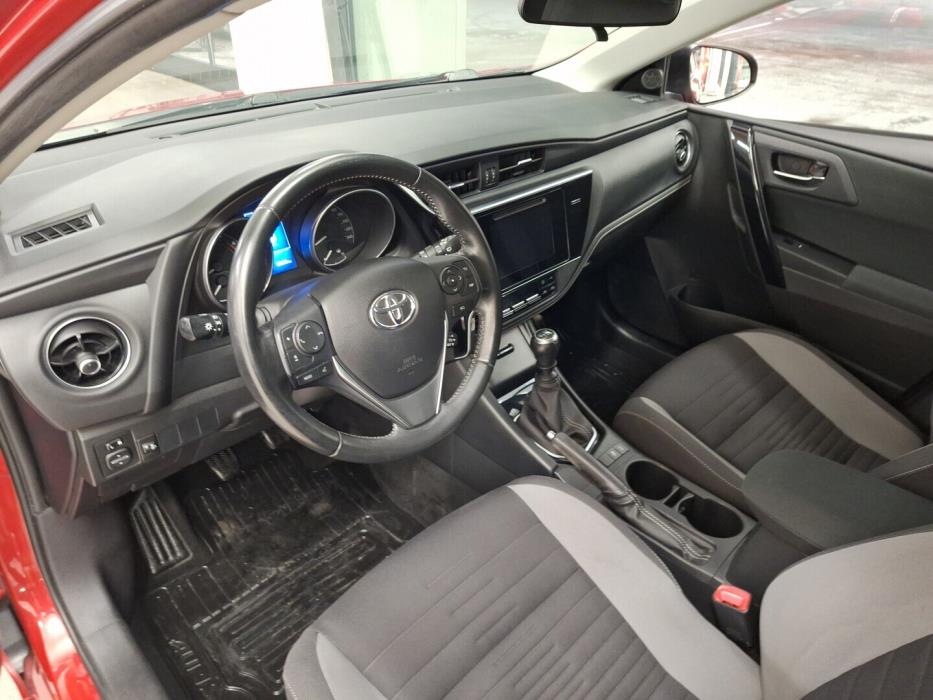 TOYOTA Auris 2016