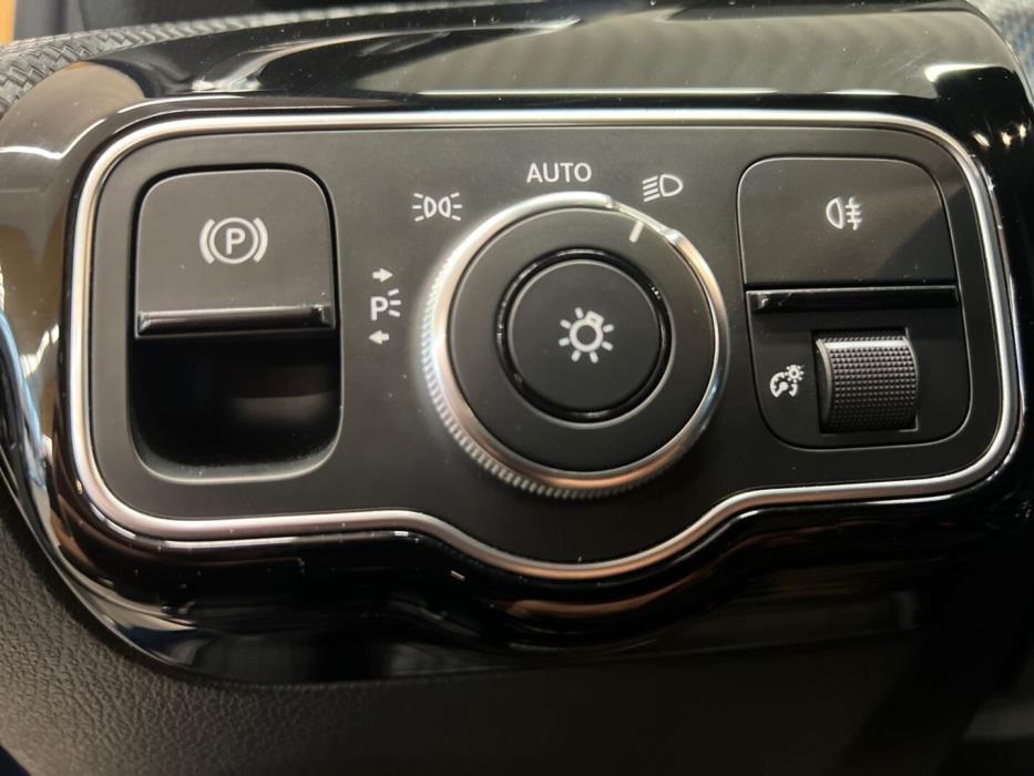 MERCEDES-BENZ A 2019