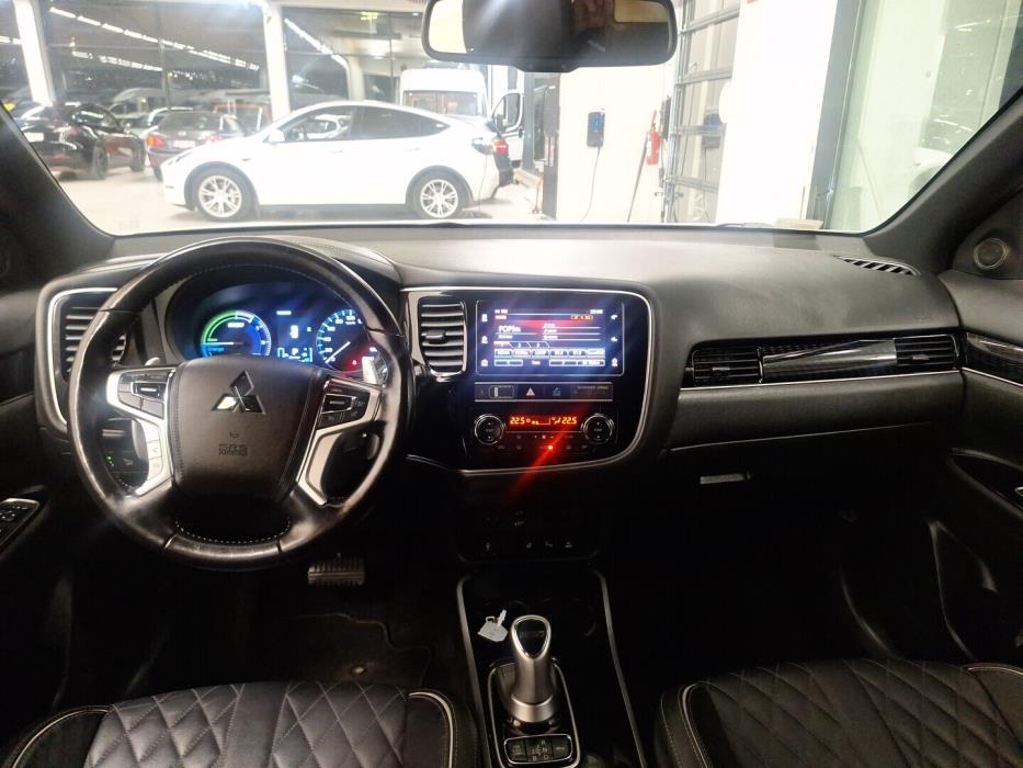 MITSUBISHI Outlander PHEV 2019