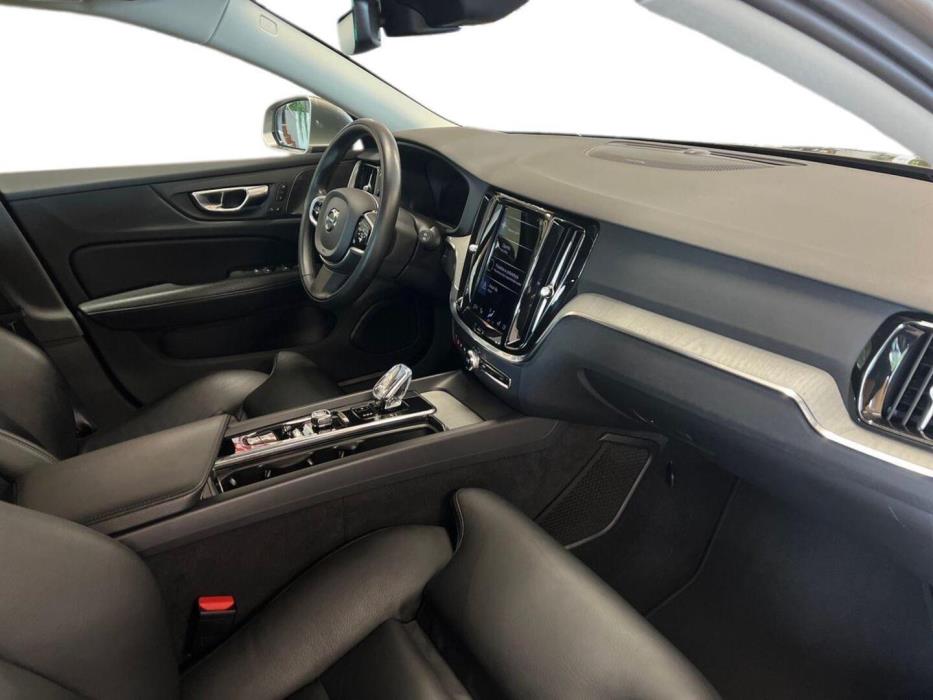VOLVO V60 2022