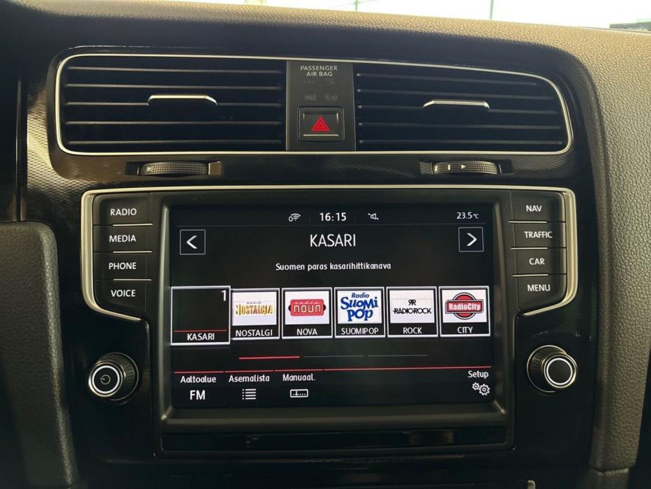 VOLKSWAGEN Golf 2016