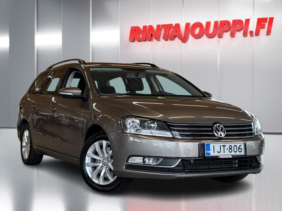 VOLKSWAGEN Passat 2011