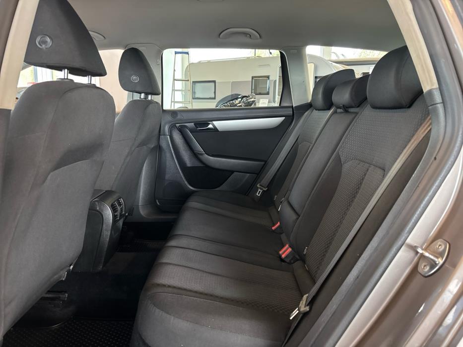 VOLKSWAGEN Passat 2011