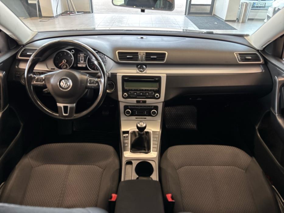 VOLKSWAGEN Passat 2011