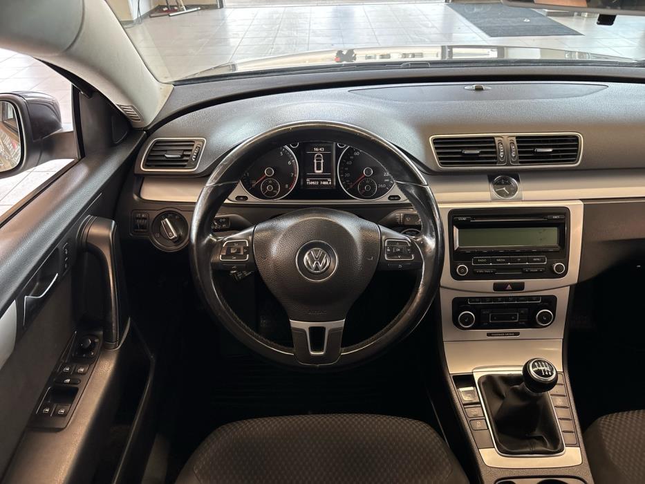 VOLKSWAGEN Passat 2011