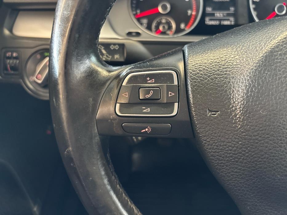 VOLKSWAGEN Passat 2011