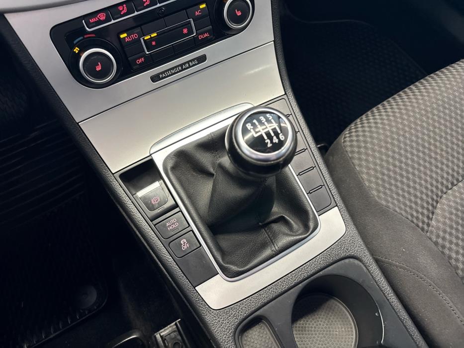 VOLKSWAGEN Passat 2011