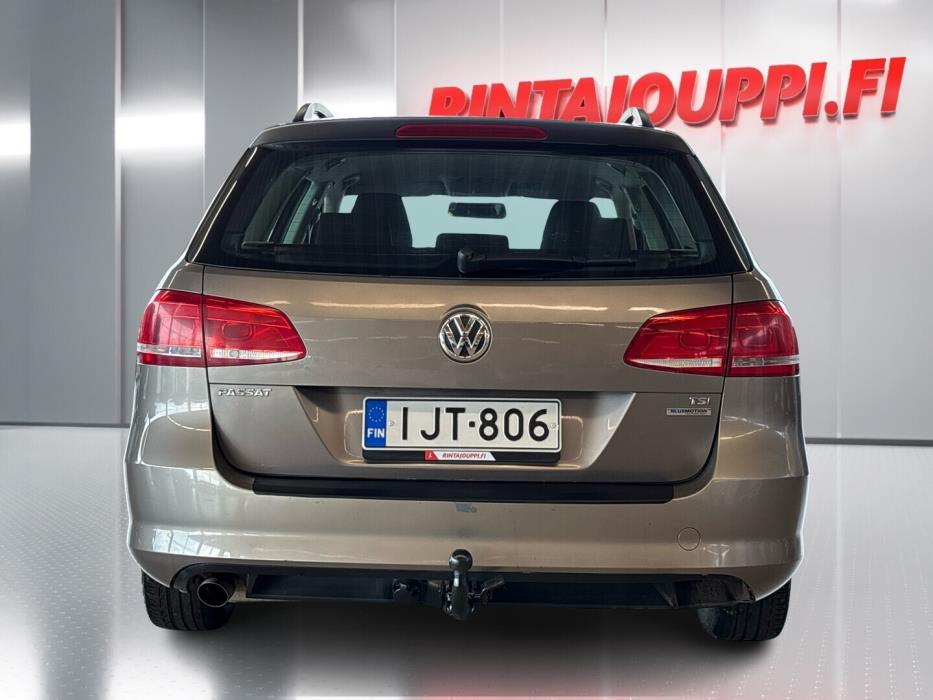 VOLKSWAGEN Passat 2011
