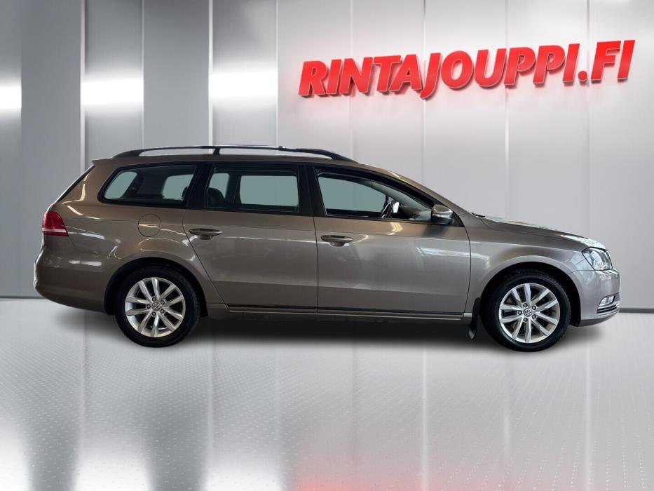 VOLKSWAGEN Passat 2011