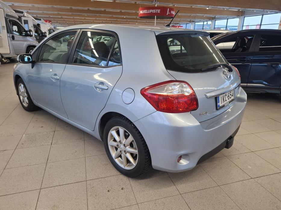 TOYOTA Auris 2011