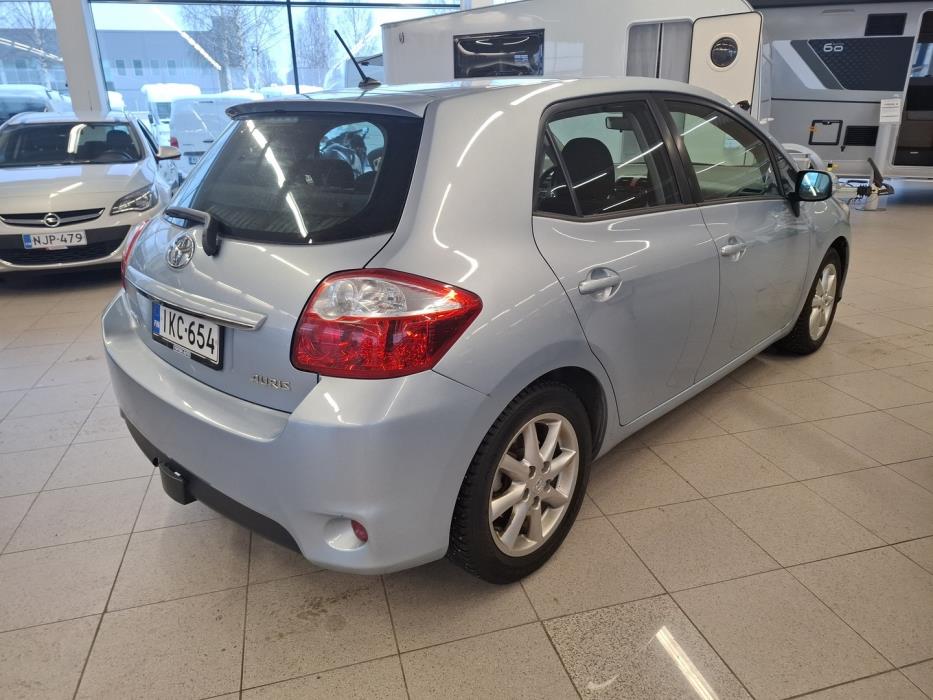 TOYOTA Auris 2011
