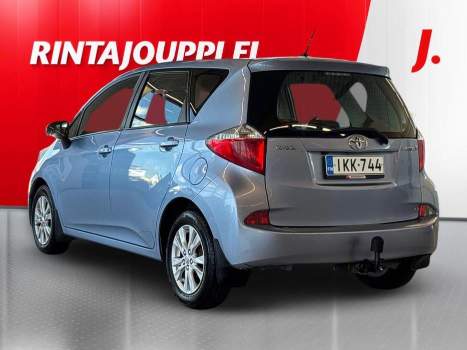 TOYOTA Verso-S 2011