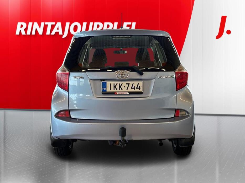 TOYOTA Verso-S 2011
