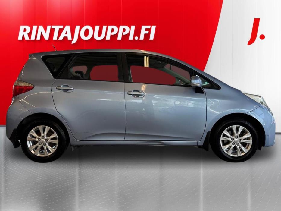 TOYOTA Verso-S 2011