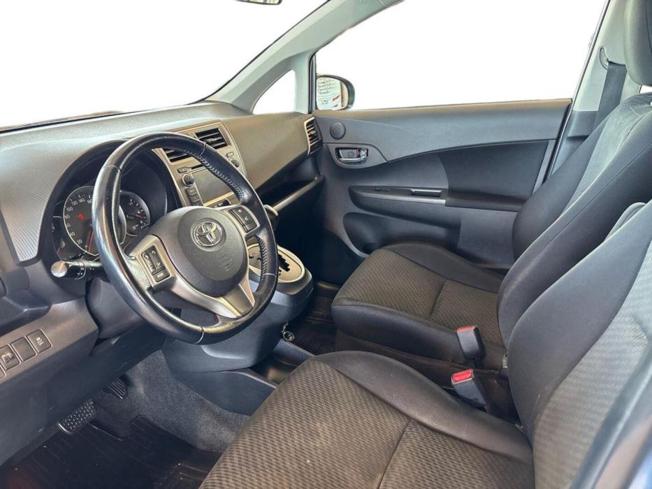 TOYOTA Verso-S 2011