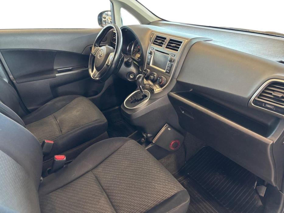 TOYOTA Verso-S 2011
