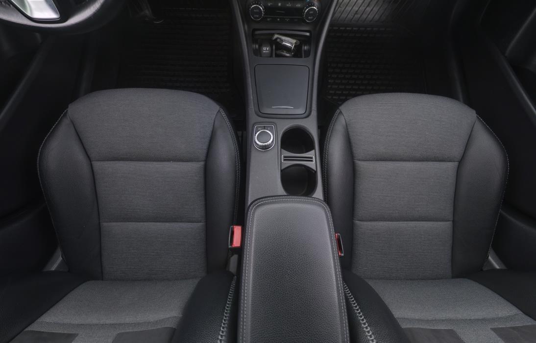 MERCEDES-BENZ GLA 2015