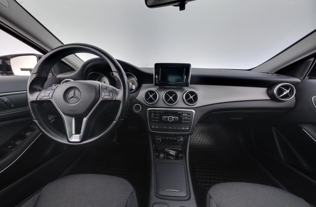 MERCEDES-BENZ GLA 2015
