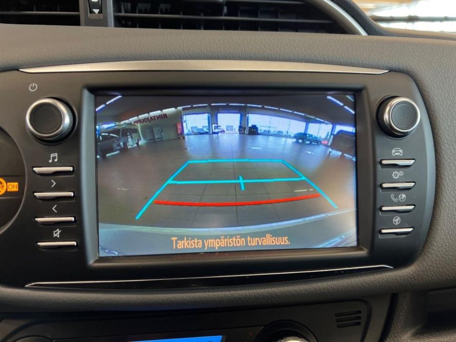 TOYOTA Yaris 2018