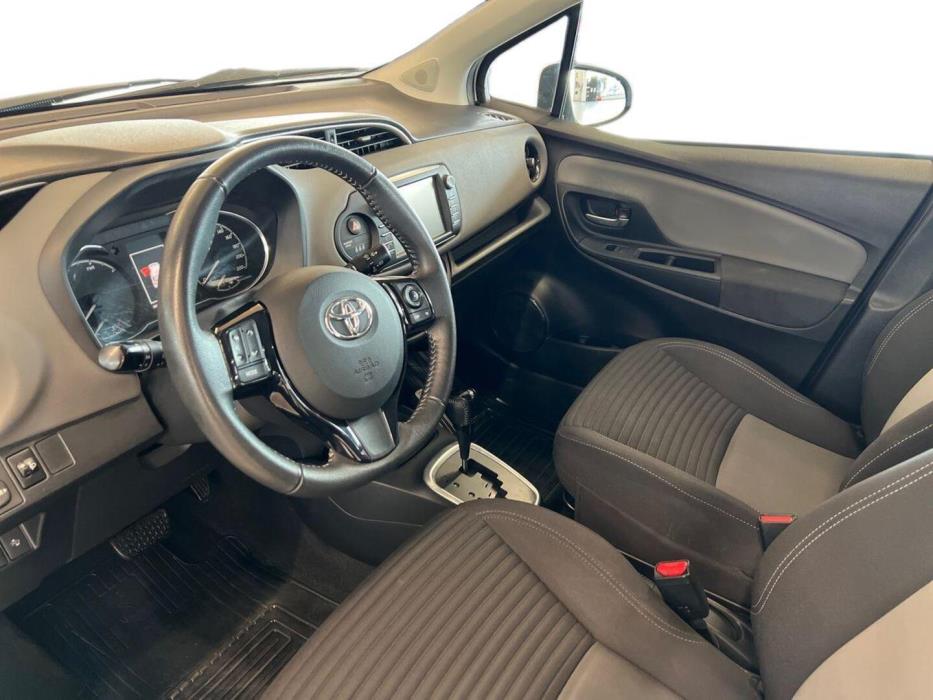 TOYOTA Yaris 2018