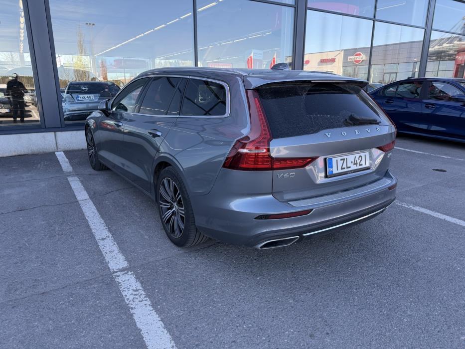 VOLVO V60 2021