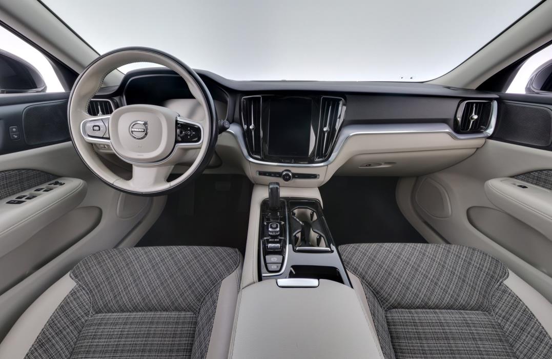 VOLVO V60 2021