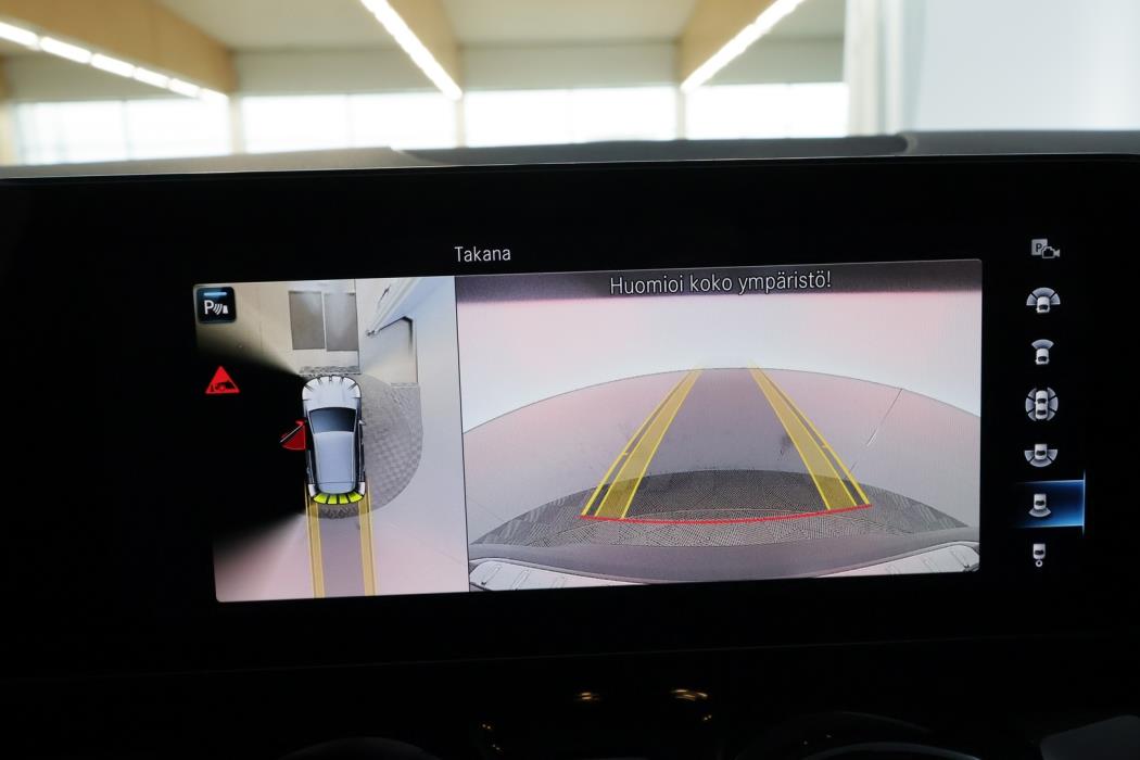 MERCEDES-BENZ EQA 2022