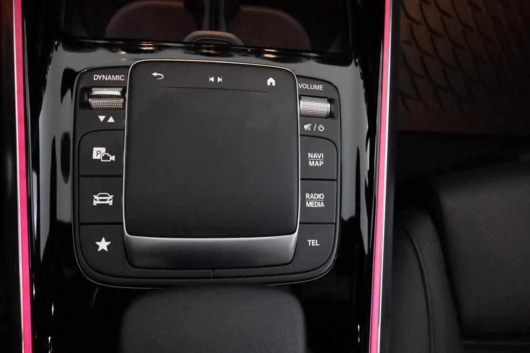 MERCEDES-BENZ EQA 2022