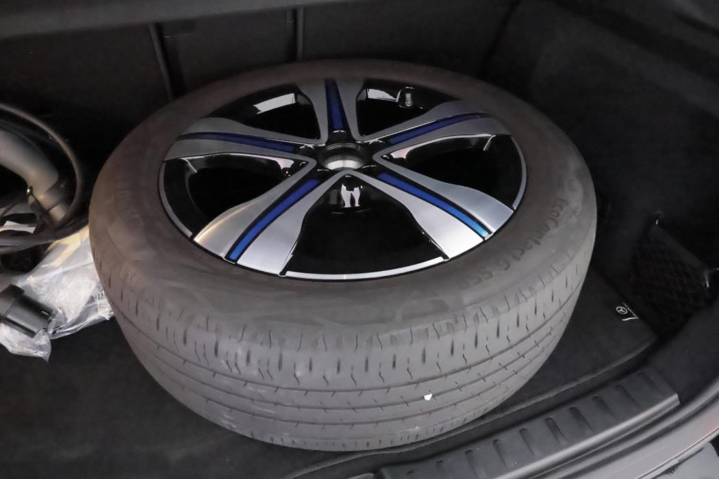 MERCEDES-BENZ EQA 2022