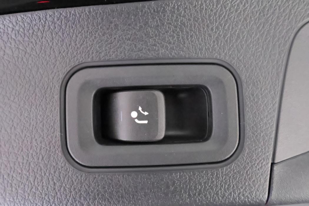 MERCEDES-BENZ EQA 2022