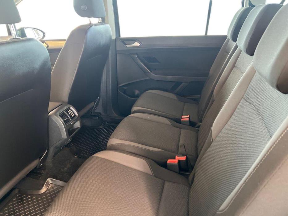 VOLKSWAGEN Touran 2016