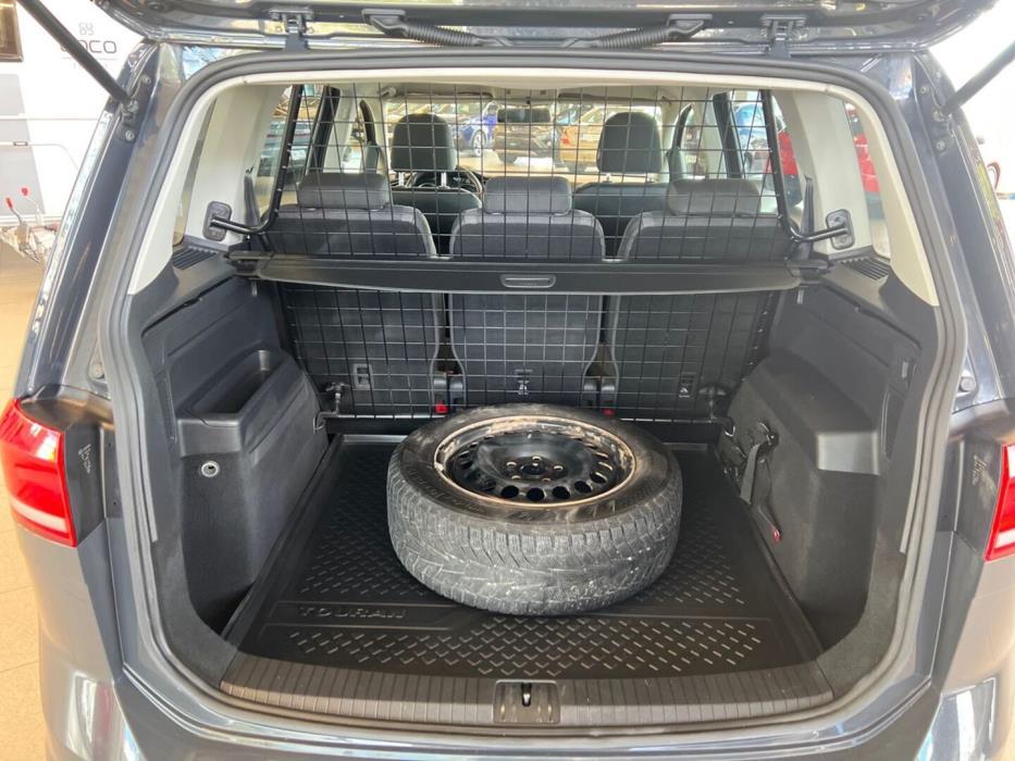 VOLKSWAGEN Touran 2016