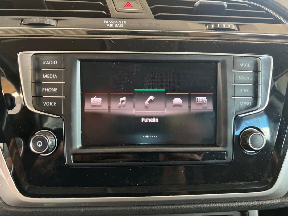 VOLKSWAGEN Touran 2016