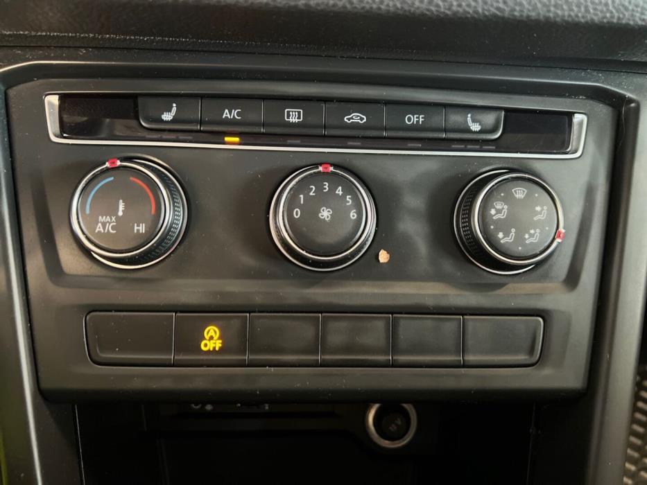 VOLKSWAGEN Touran 2016