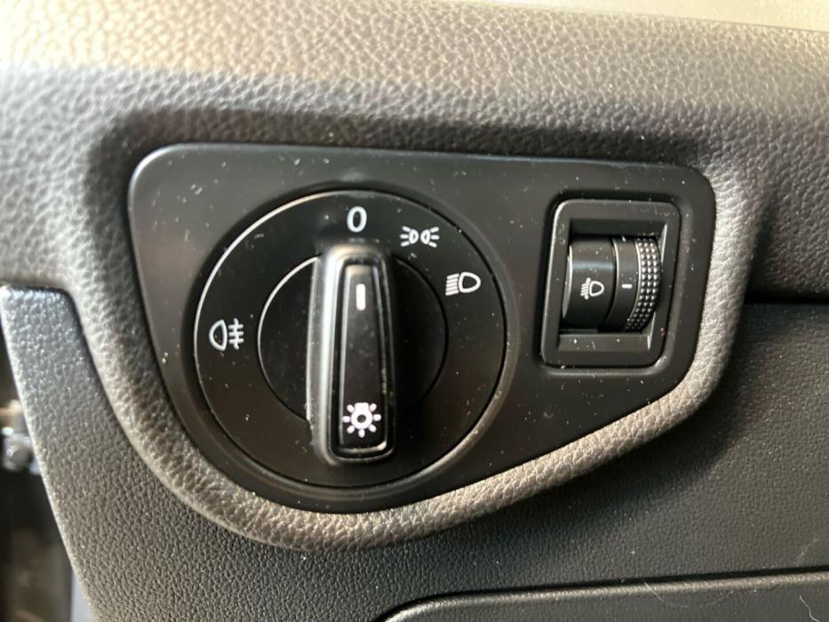 VOLKSWAGEN Touran 2016