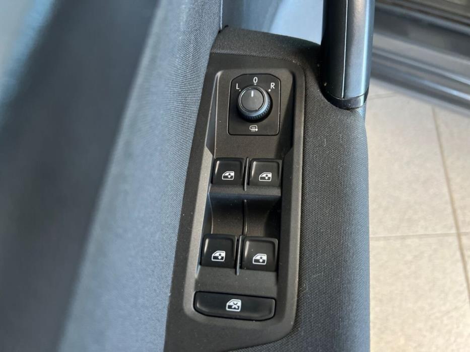 VOLKSWAGEN Touran 2016