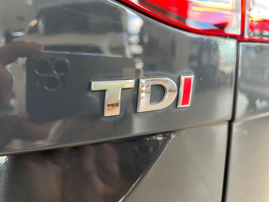 VOLKSWAGEN Touran 2016
