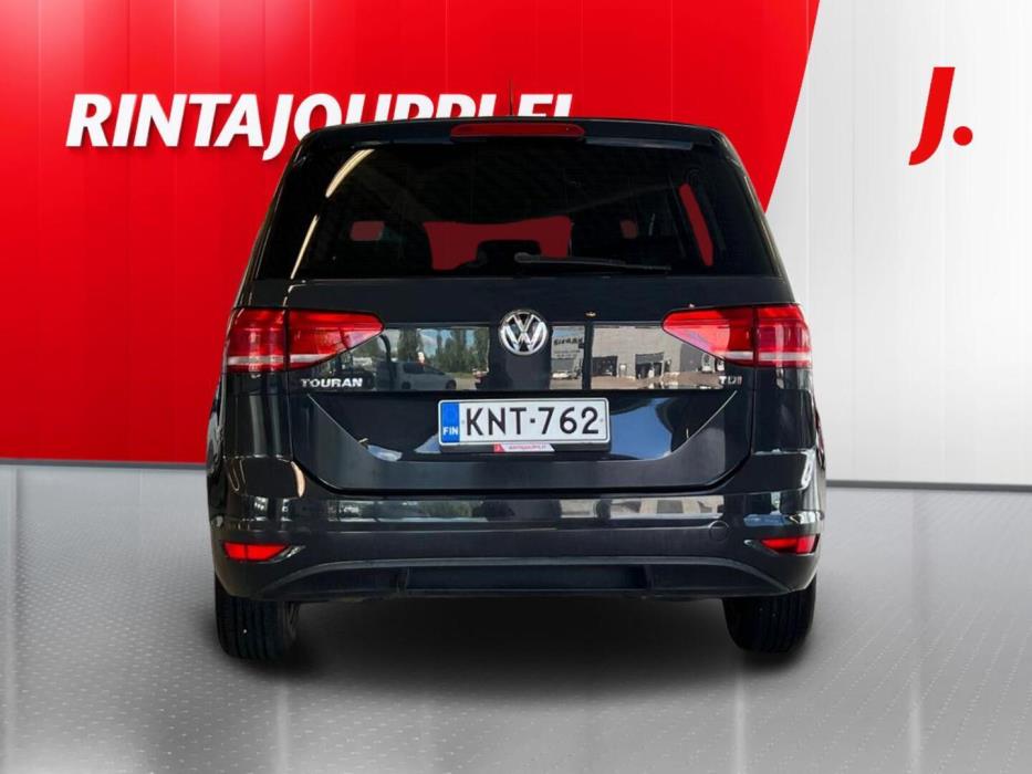 VOLKSWAGEN Touran 2016