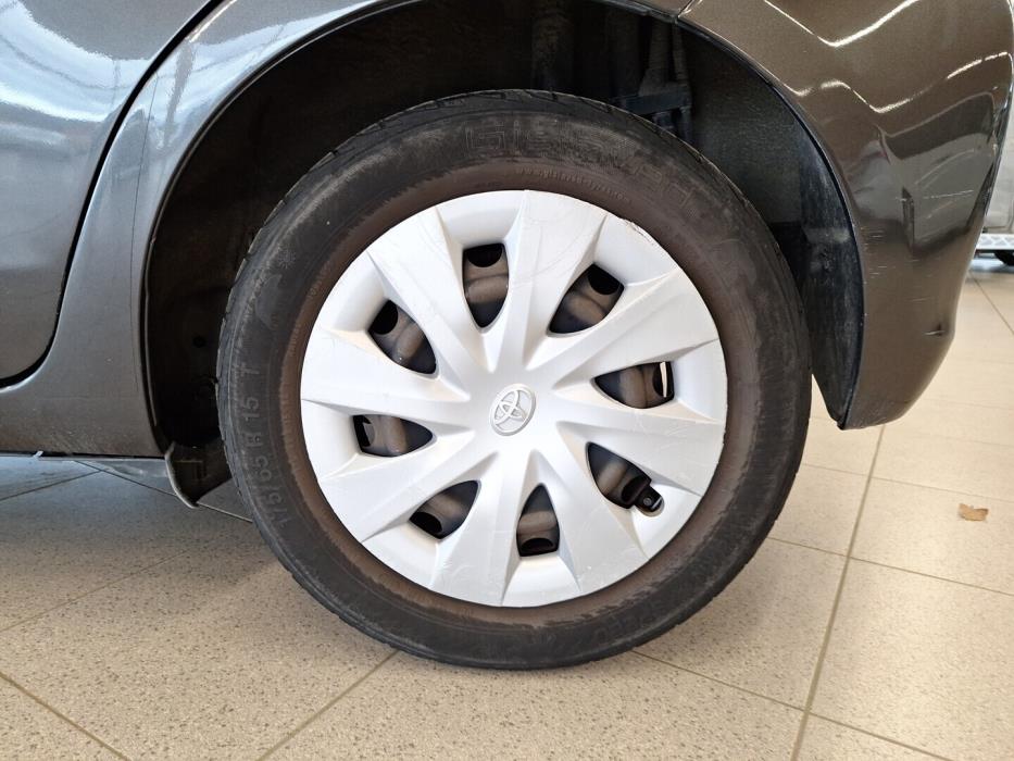 TOYOTA Yaris 2013
