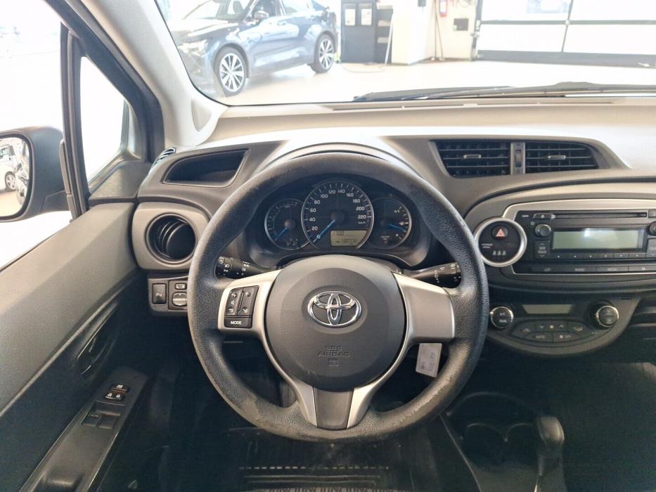 TOYOTA Yaris 2013