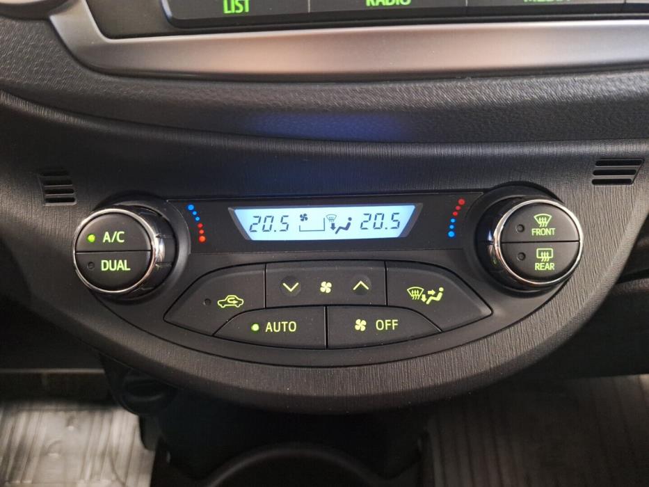 TOYOTA Yaris 2013