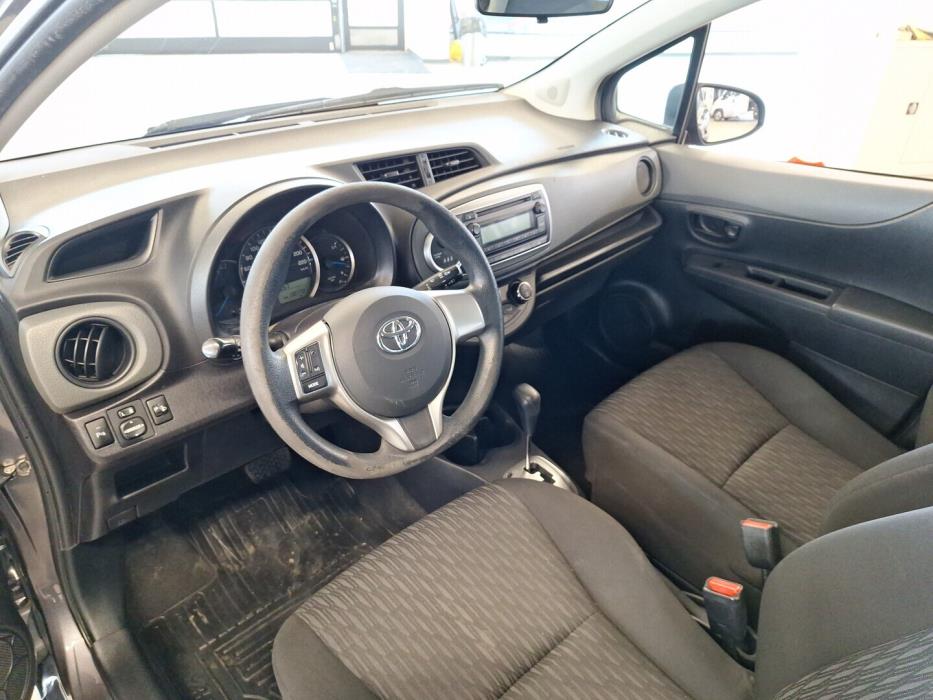 TOYOTA Yaris 2013